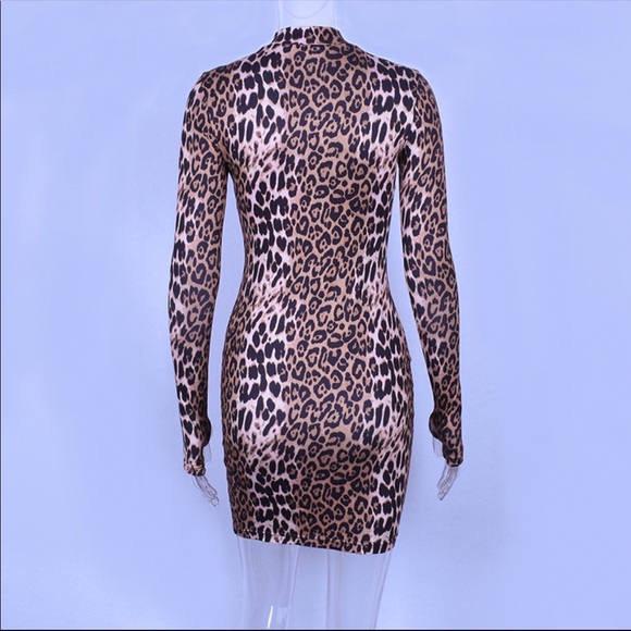 Beautiful sexy leopard print mini dress stretchy - Picture 7 of 8